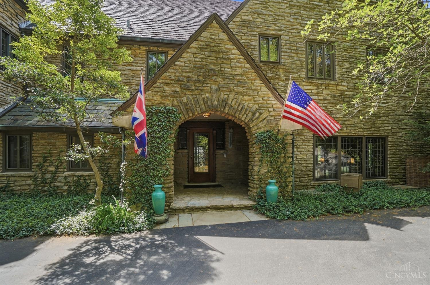 4 Grandin Lane