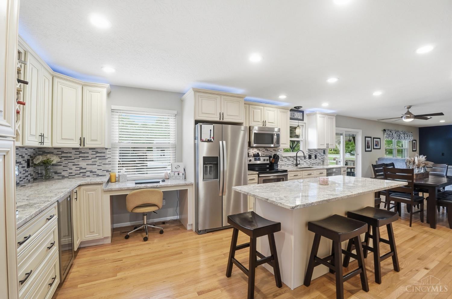 6023 Glennsbury Court