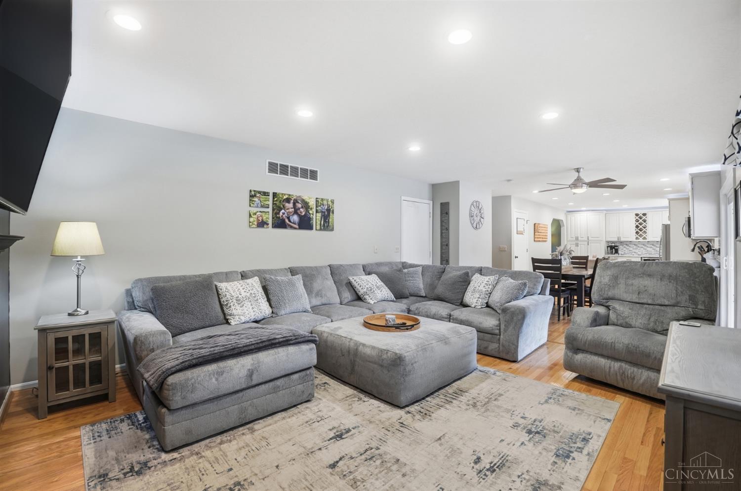 6023 Glennsbury Court