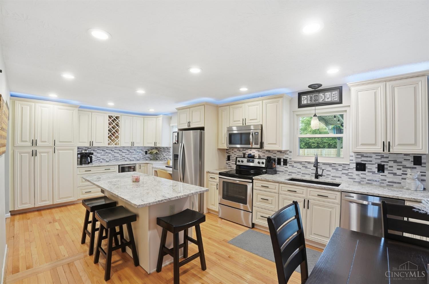 6023 Glennsbury Court