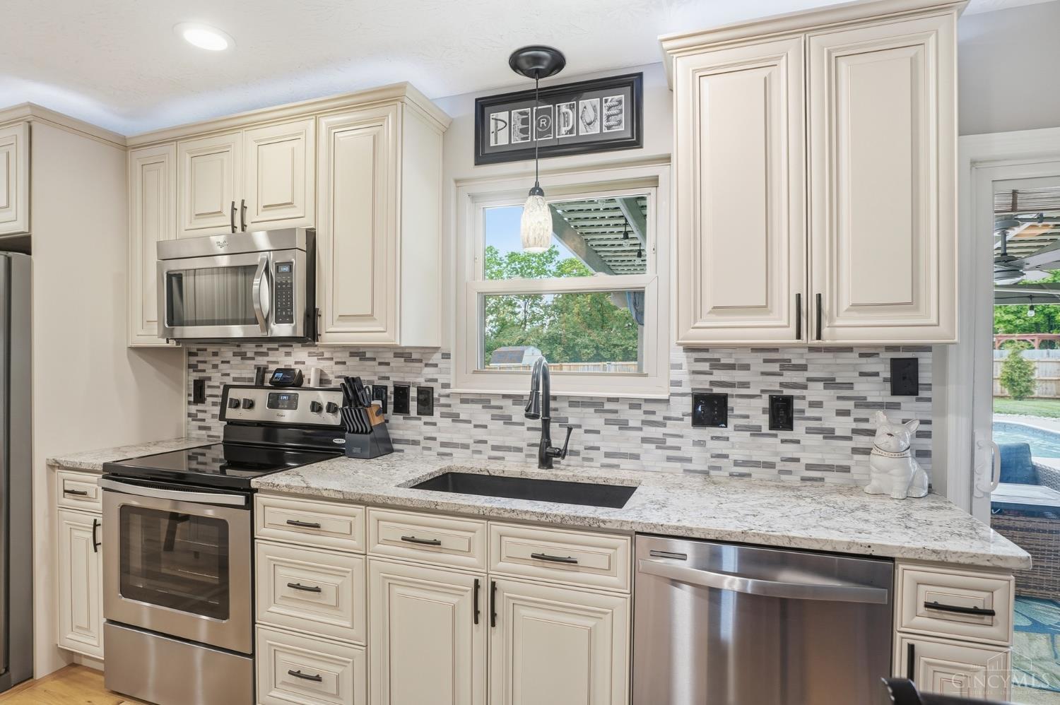 6023 Glennsbury Court