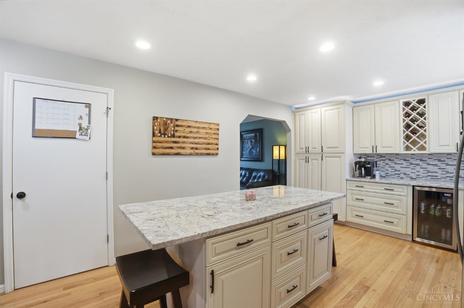 6023 Glennsbury Court