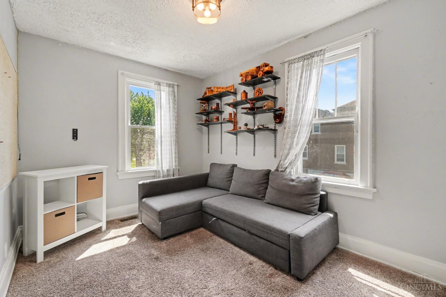 3231 E Darwin Avenue