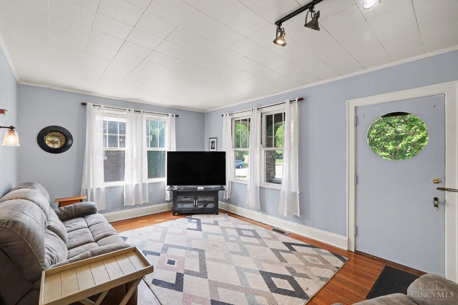 3231 E Darwin Avenue