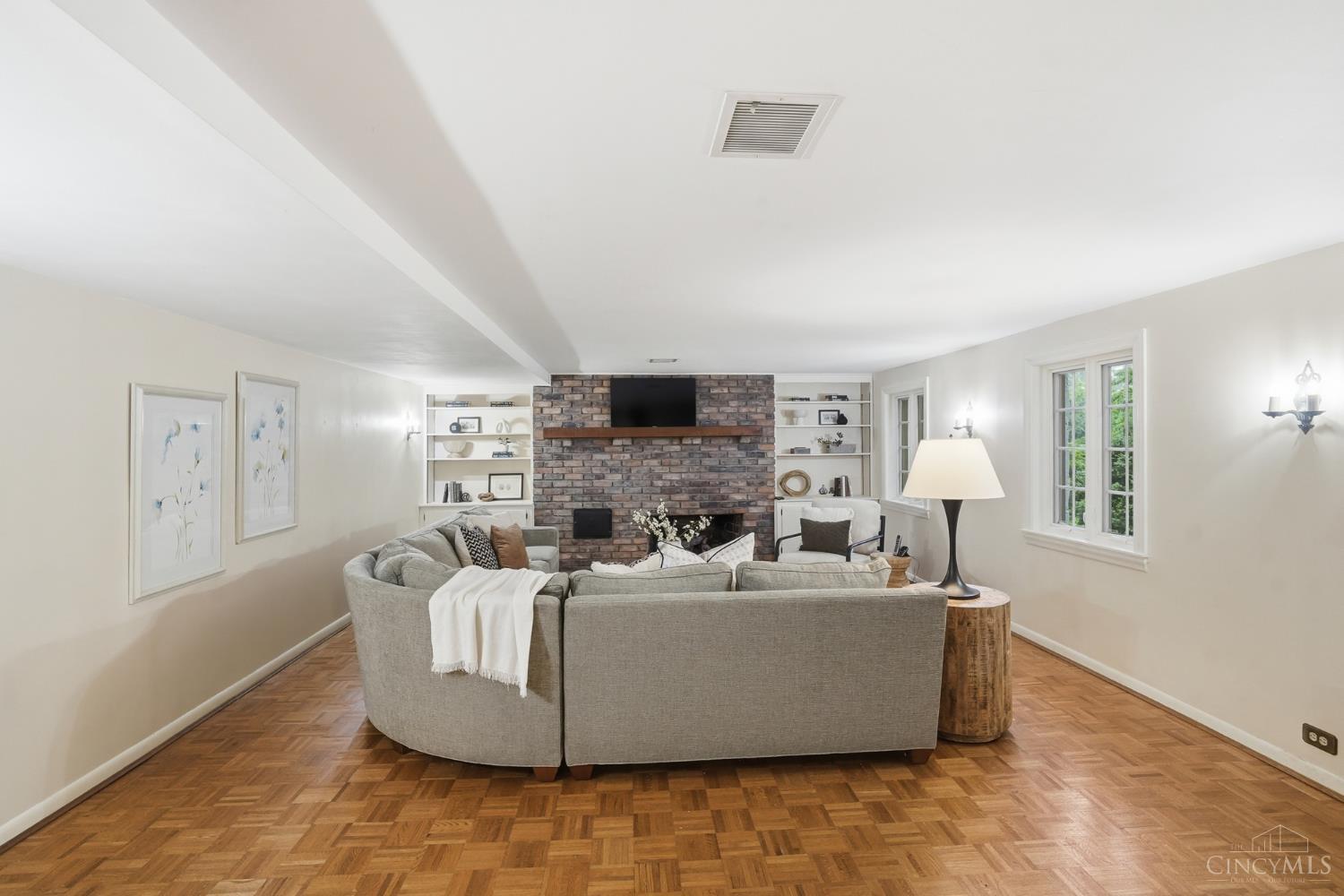 16 Far Hills Drive