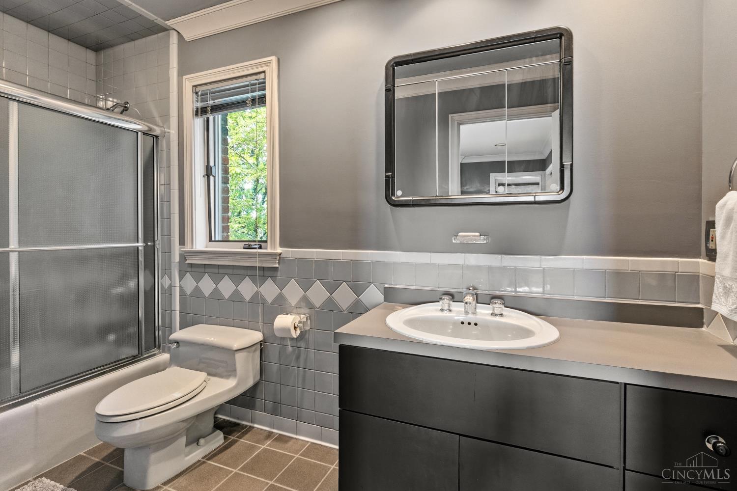 382 Grand Avenue 1
