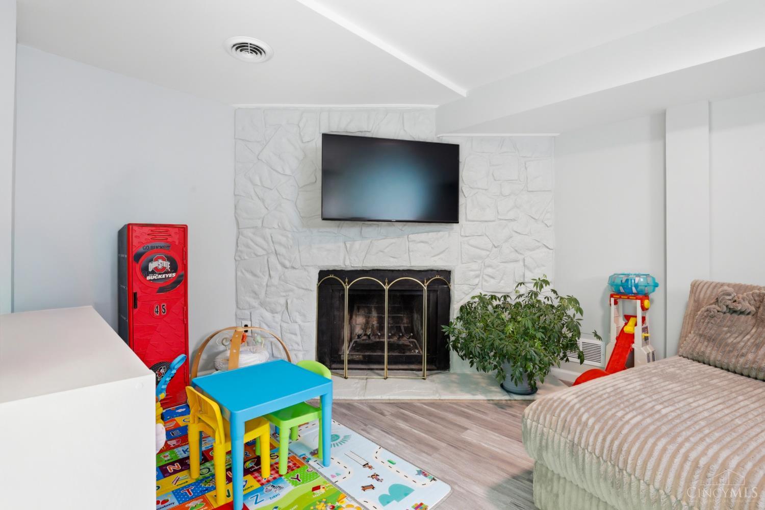 449 Dartmouth Circle