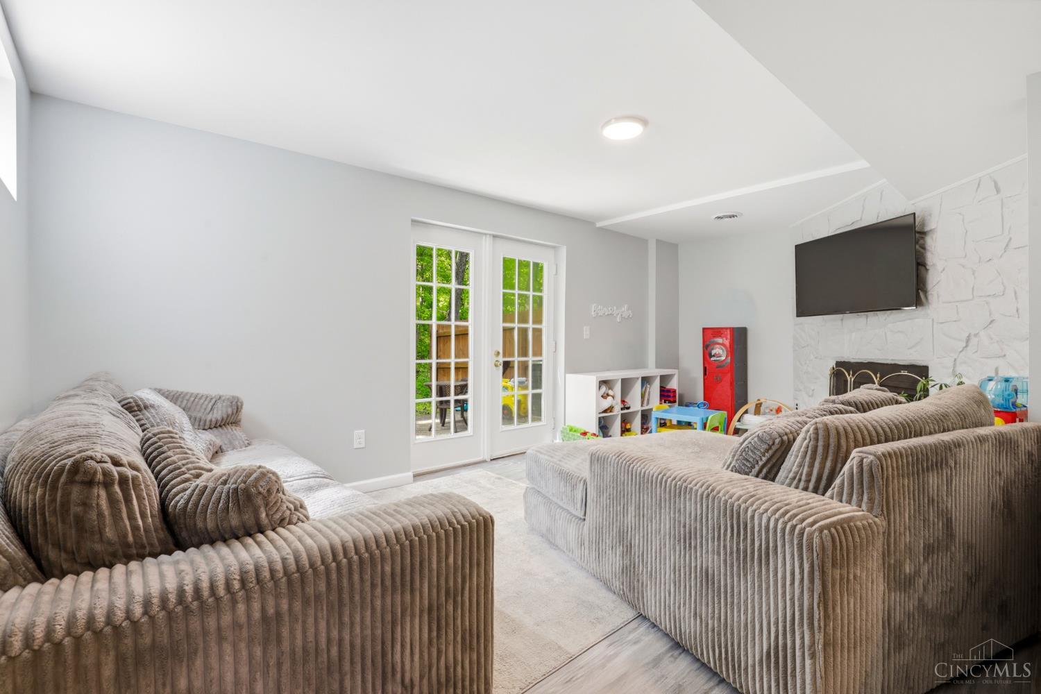 449 Dartmouth Circle