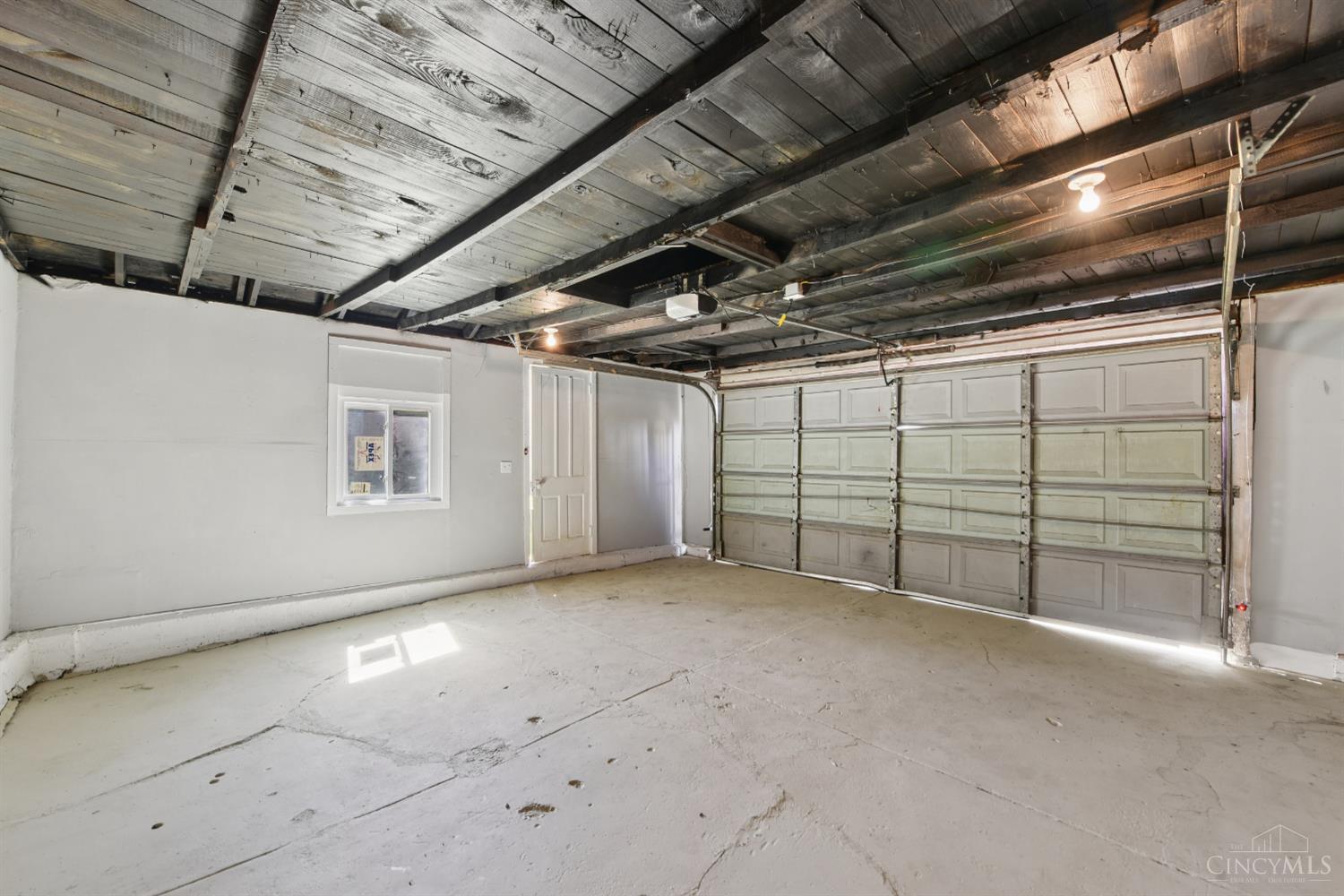 1524 Adams Road