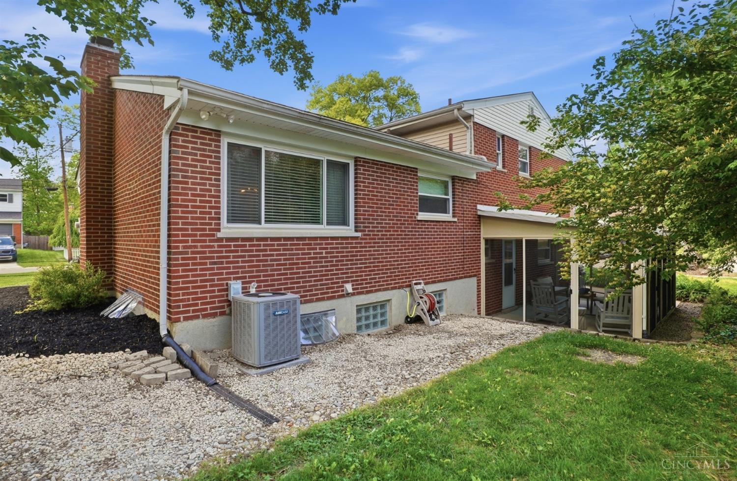 1838 Kingsway Court
