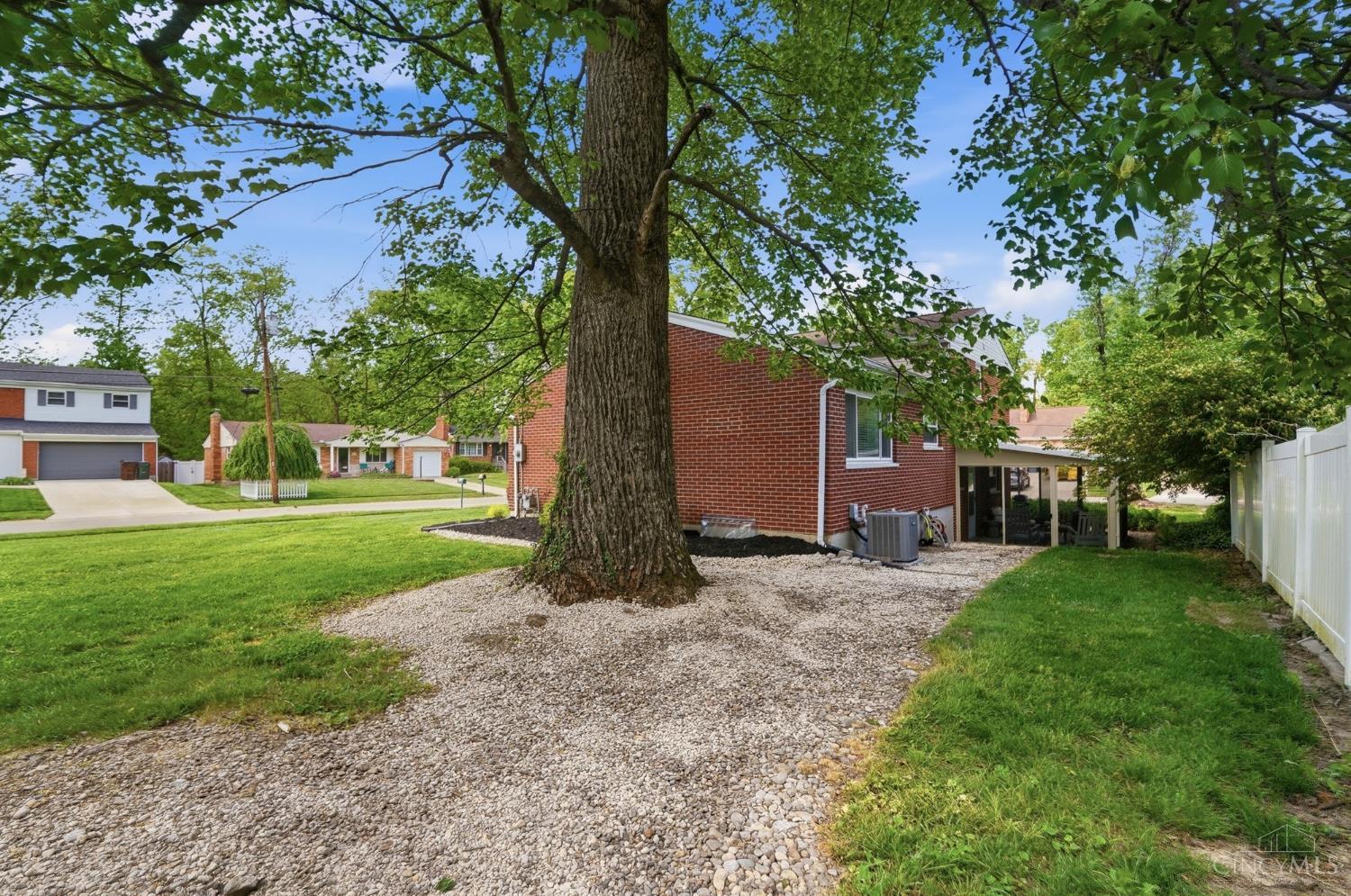 1838 Kingsway Court
