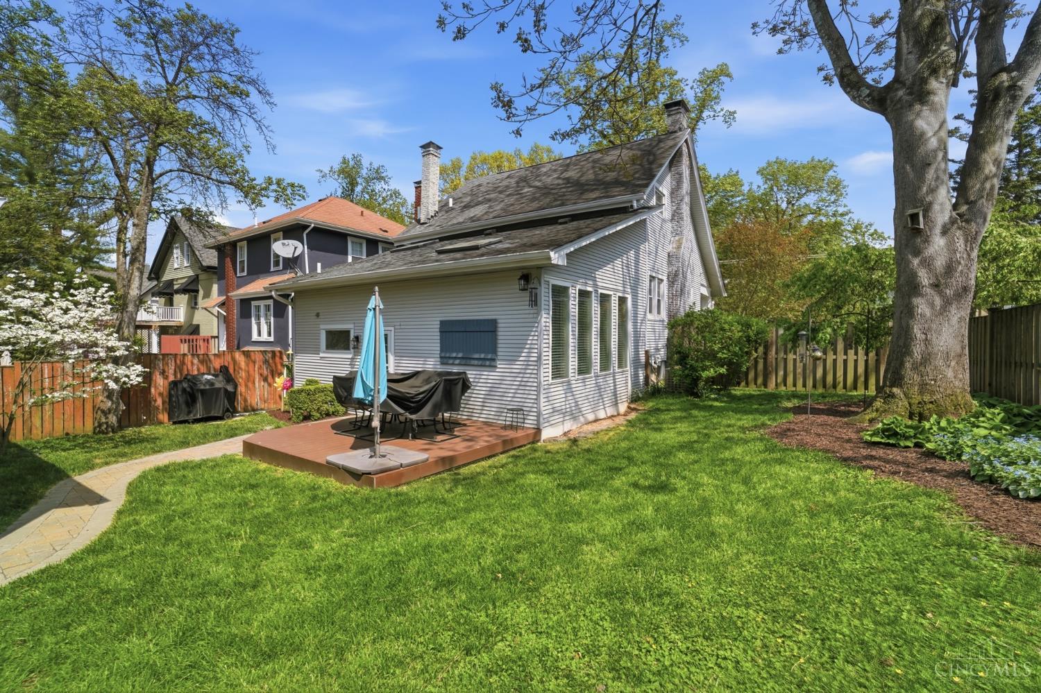 1325 Edwards Road