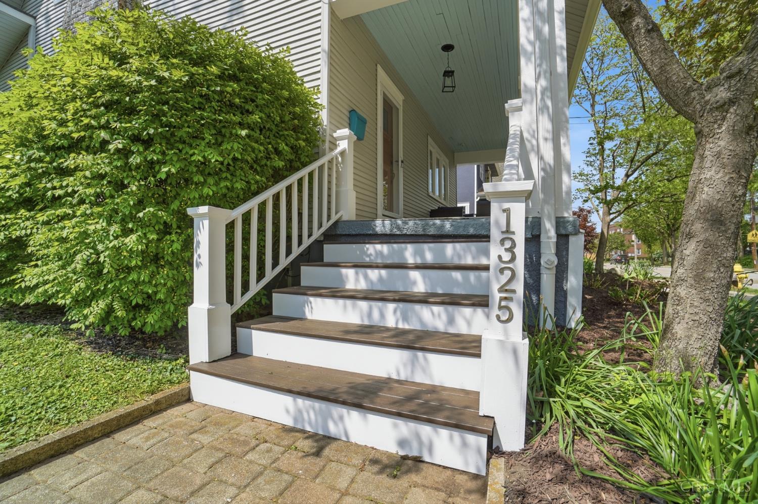 1325 Edwards Road