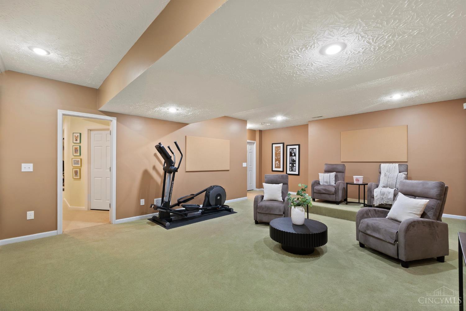 6120 Greenbrier Glen