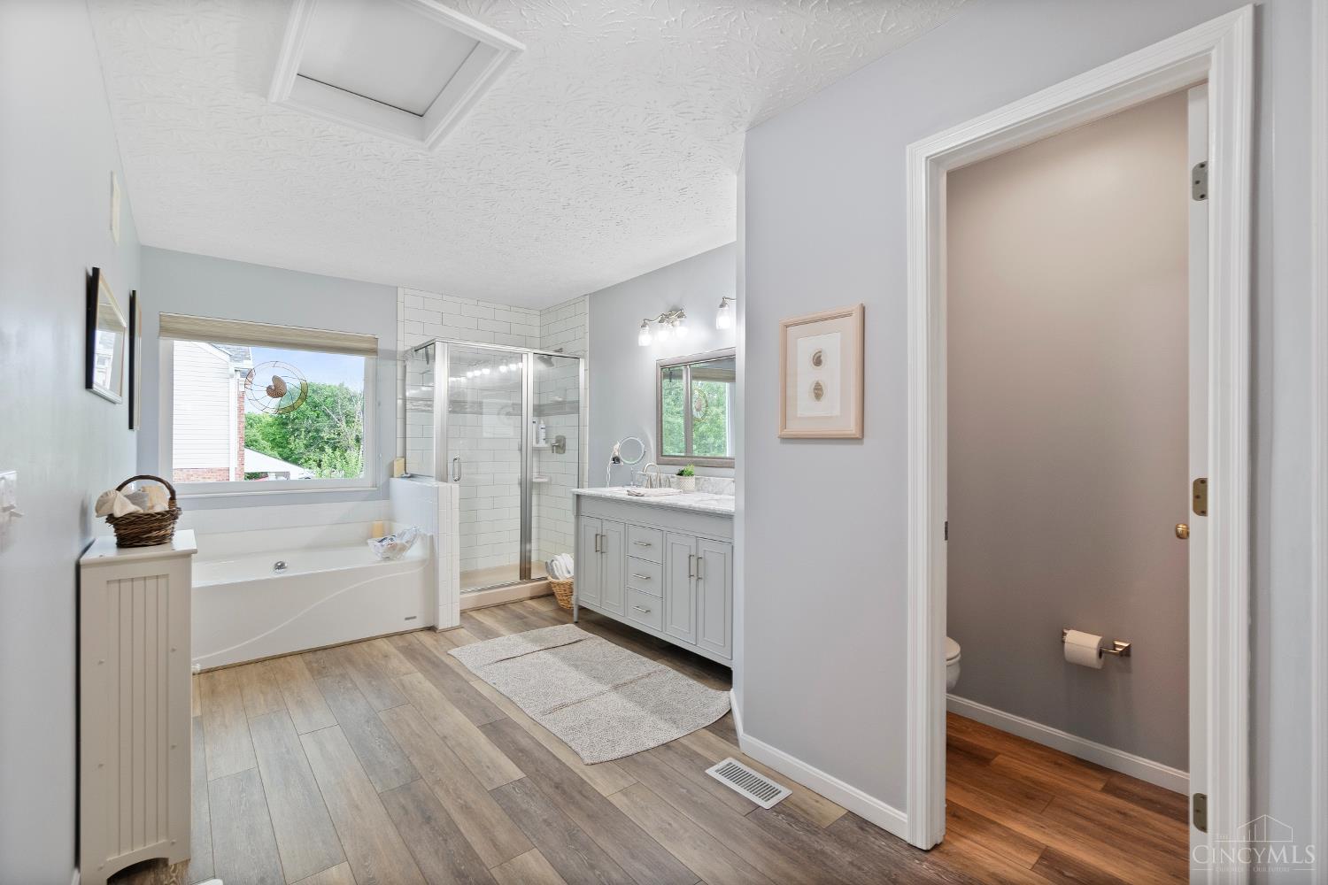 6120 Greenbrier Glen