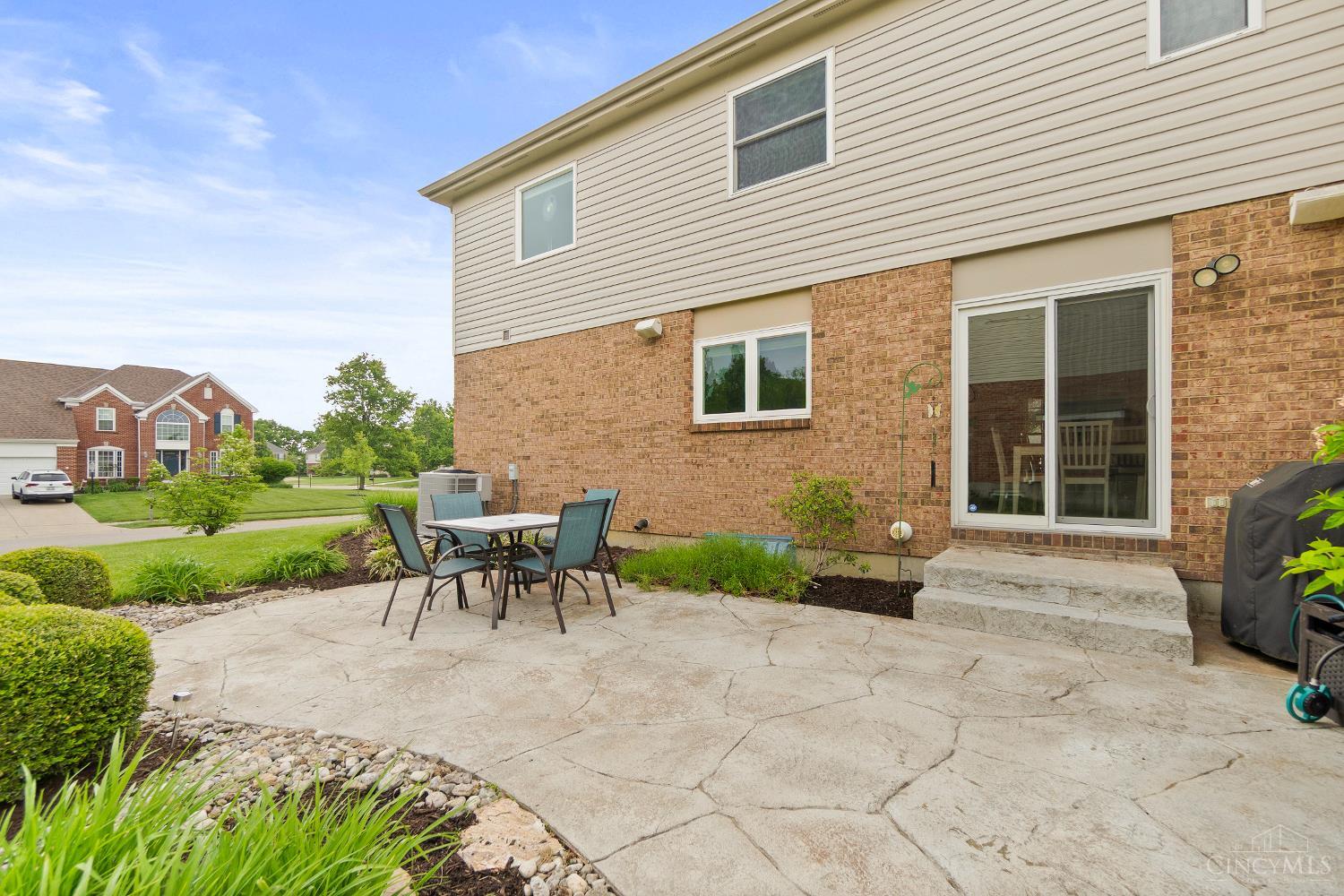 6120 Greenbrier Glen