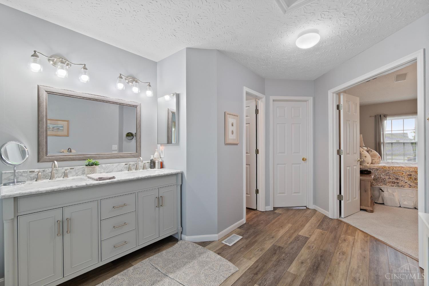 6120 Greenbrier Glen