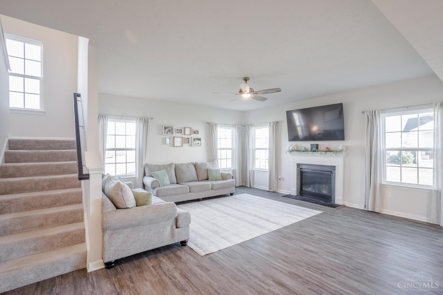 1586 Rosebush Court