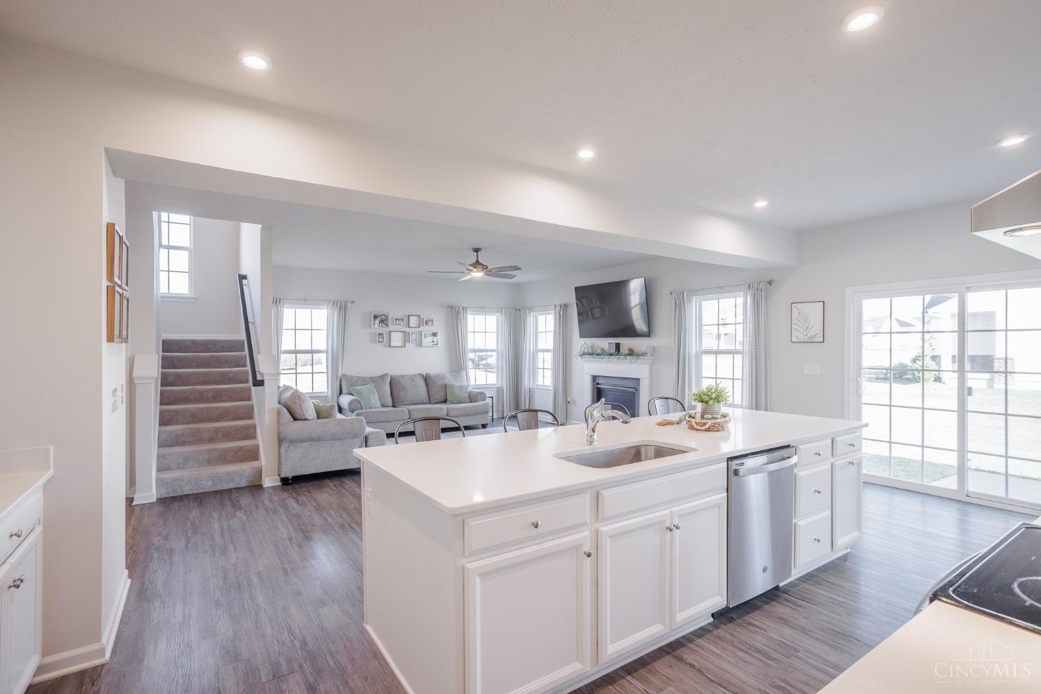 1586 Rosebush Court