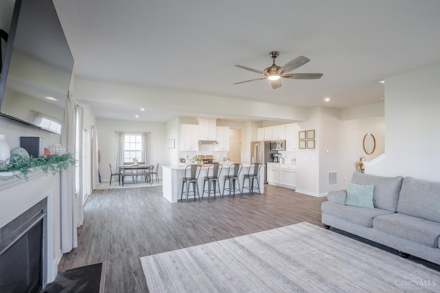 1586 Rosebush Court