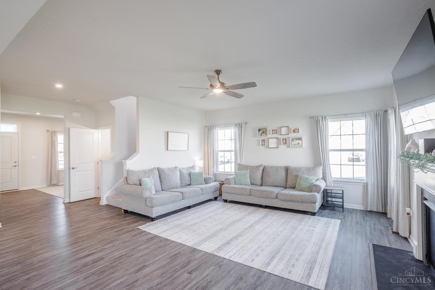1586 Rosebush Court