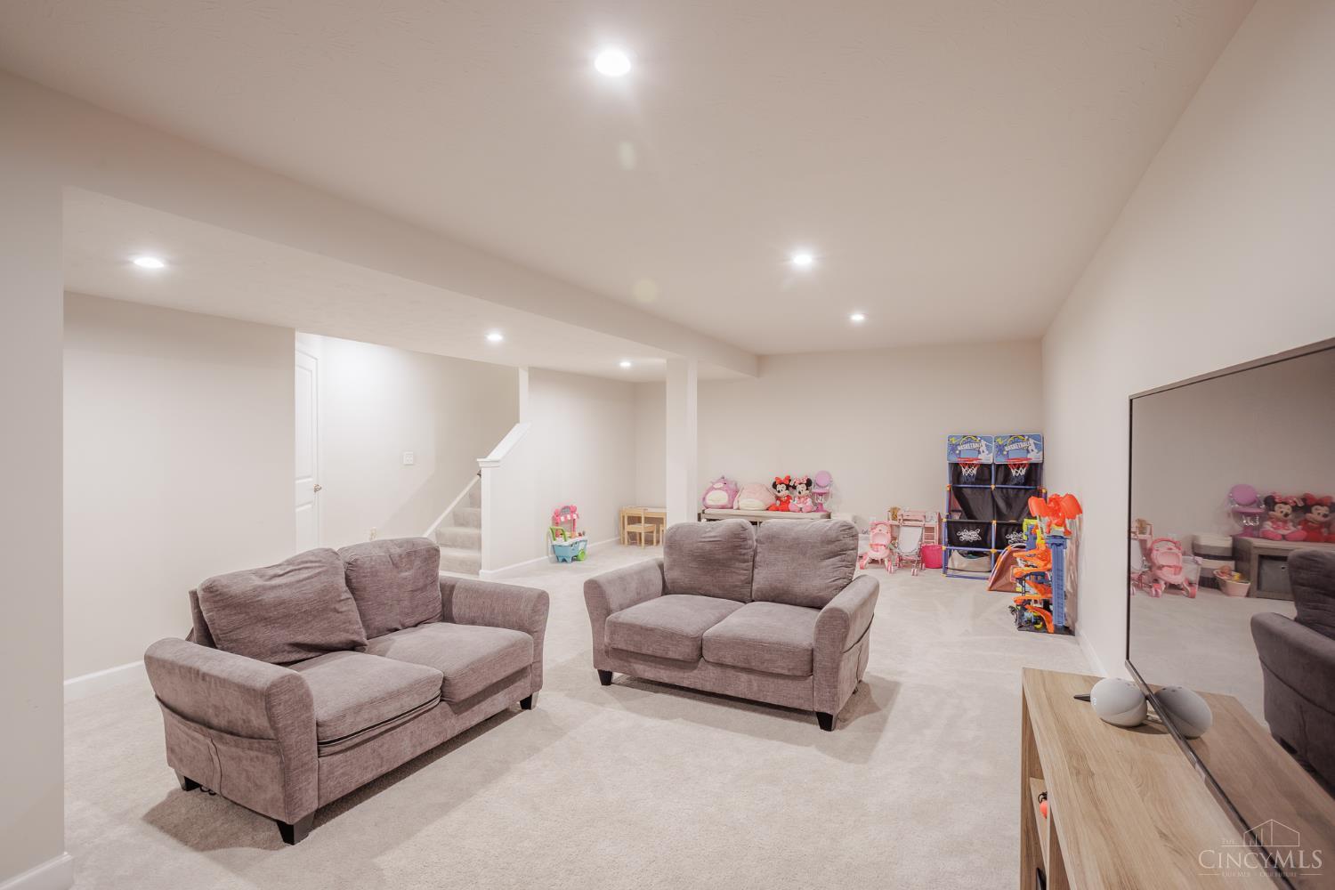 1586 Rosebush Court