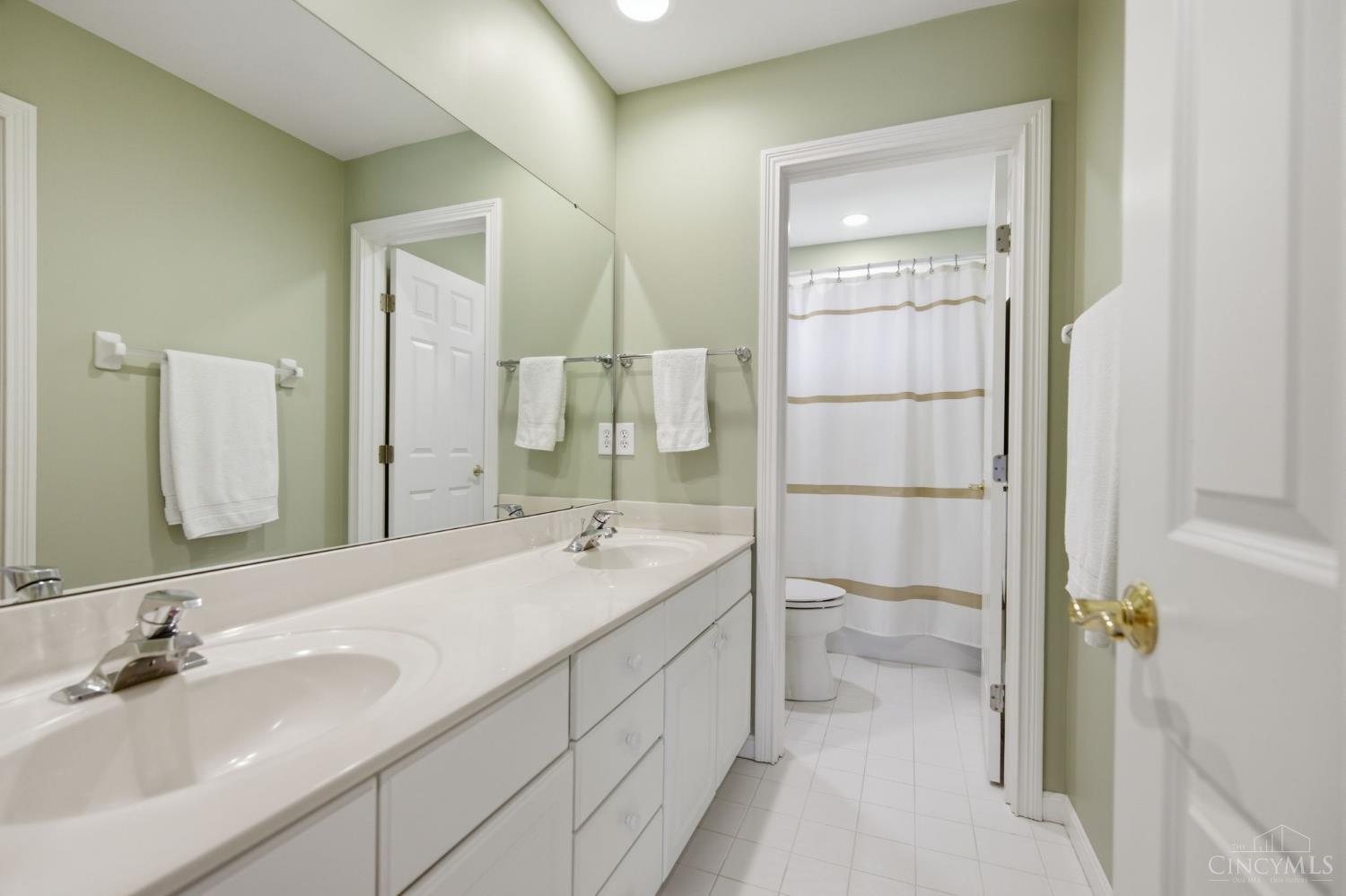 5564 Oak View Drive
