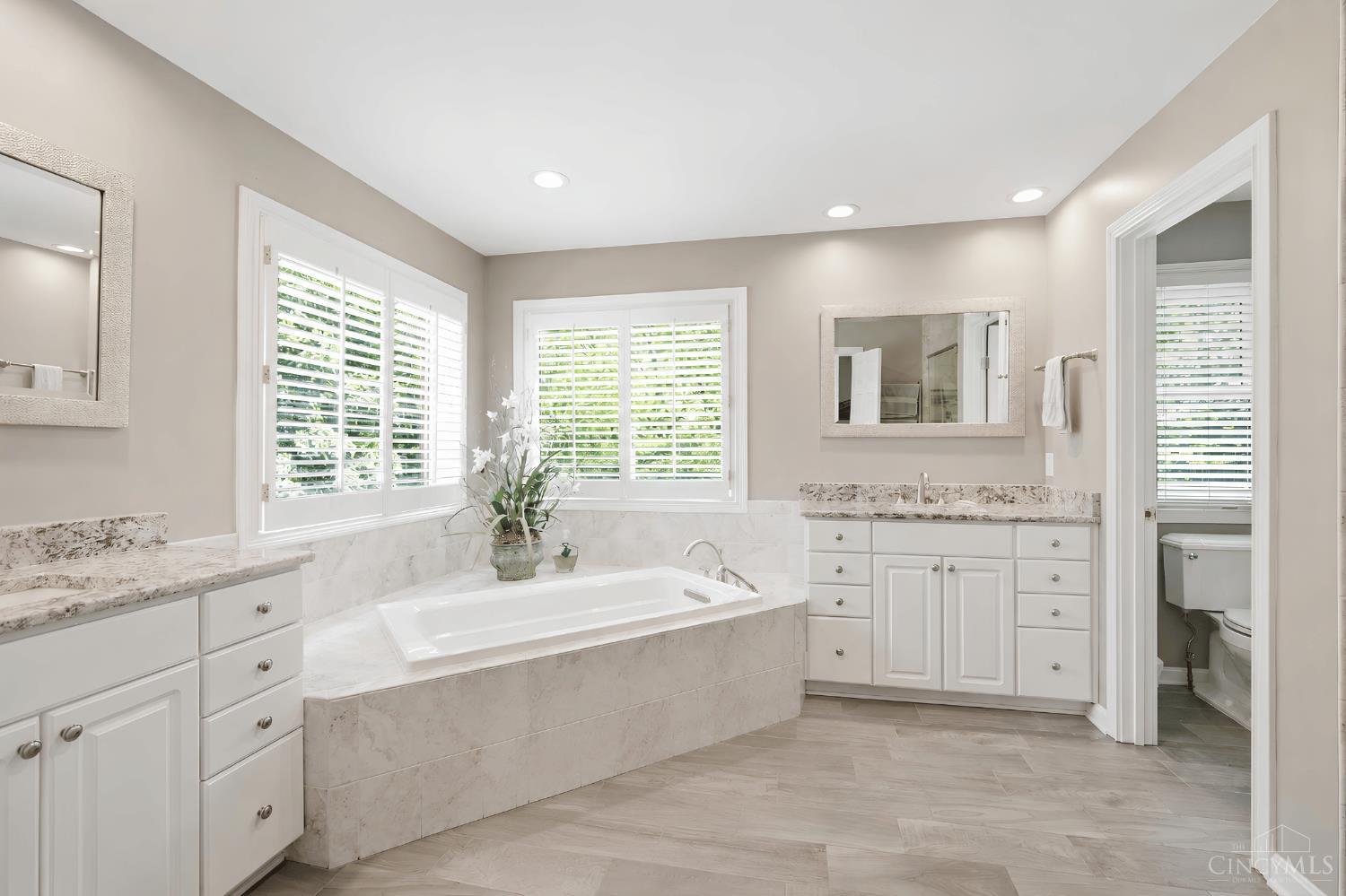 5564 Oak View Drive