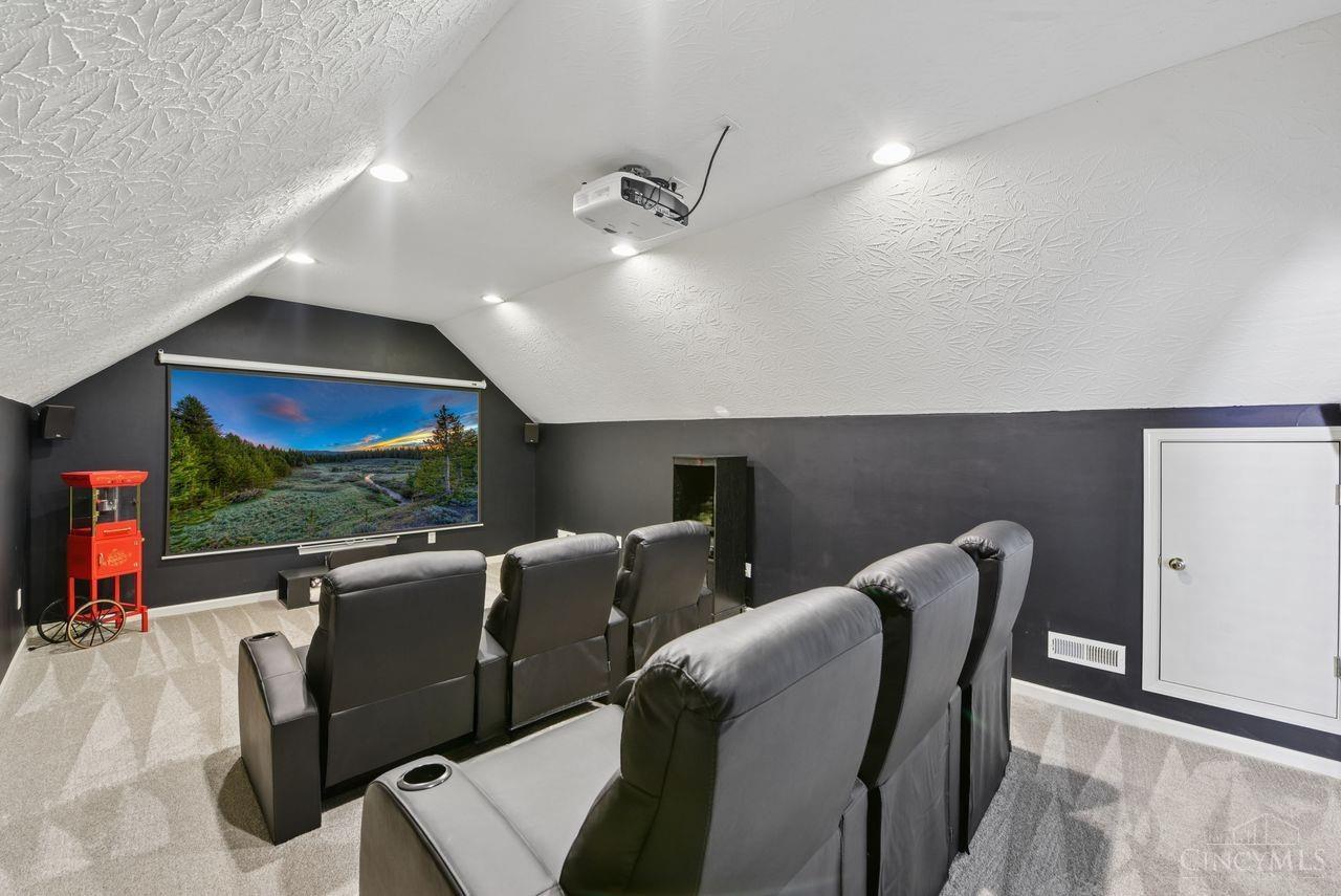 1094 Hayward Circle