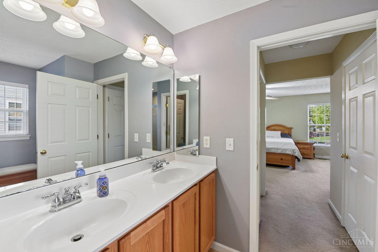 1094 Hayward Circle