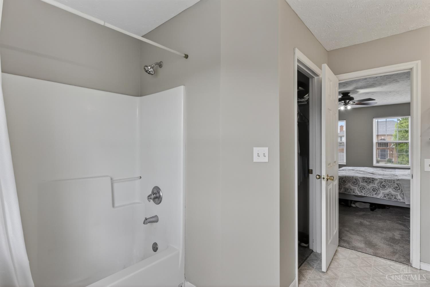 6343 Carriageview Ln