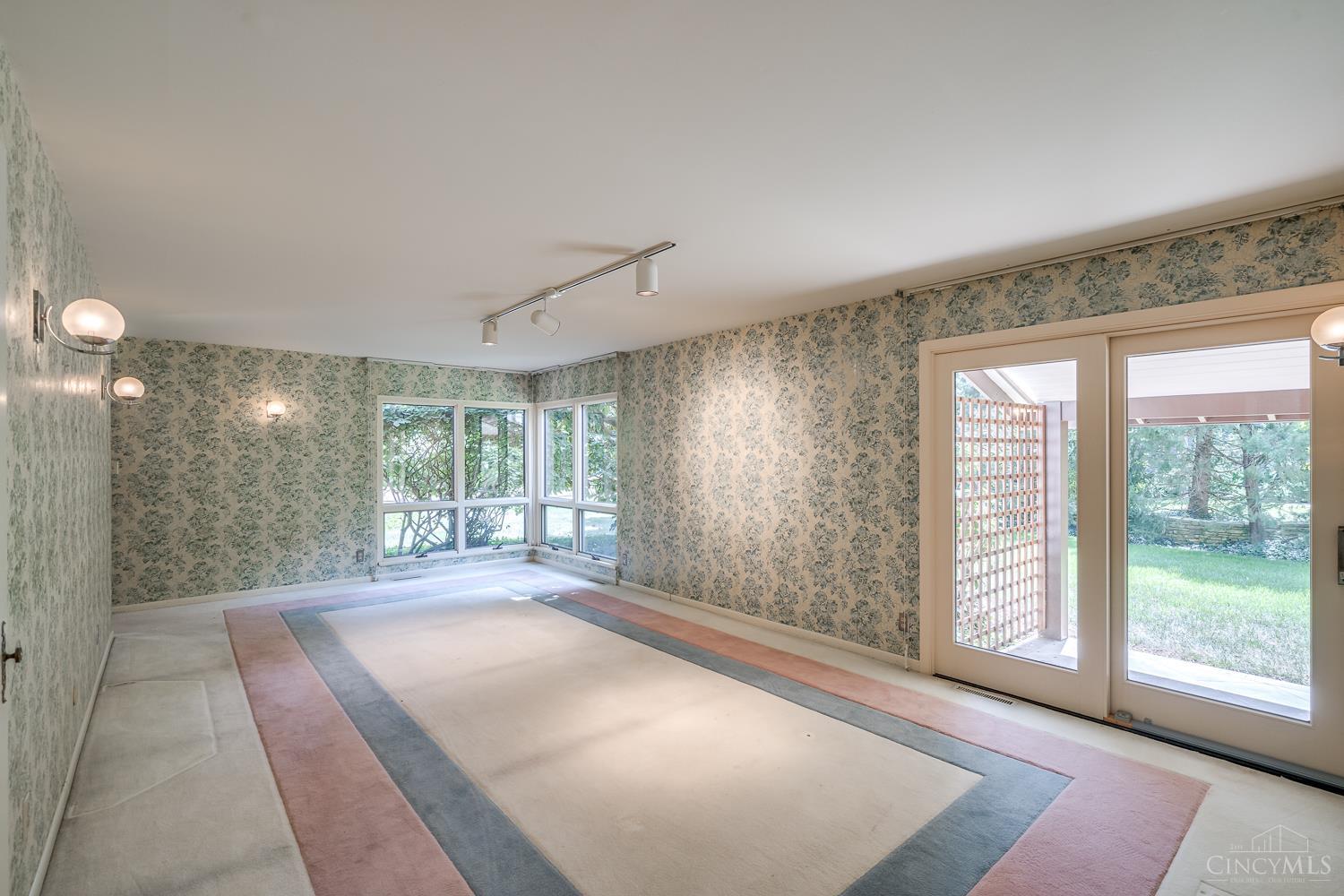 4 Lexington Circle