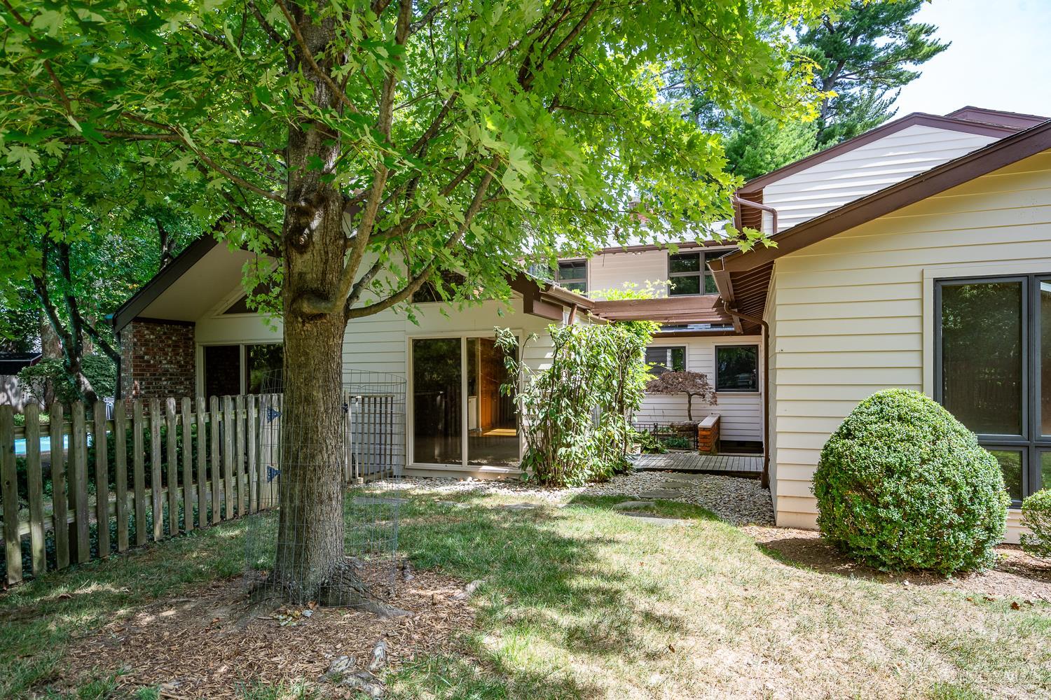 4 Lexington Circle