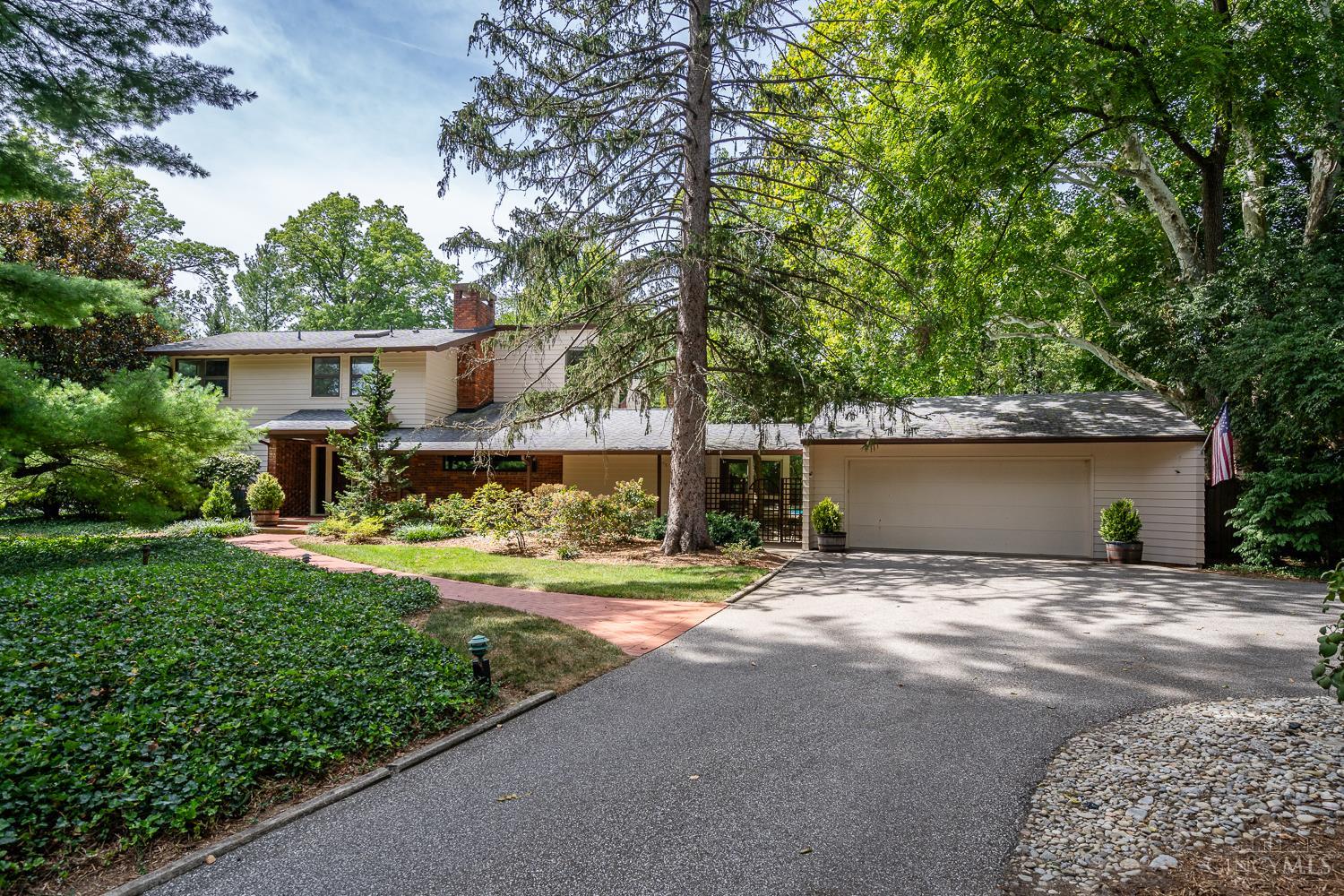 4 Lexington Circle