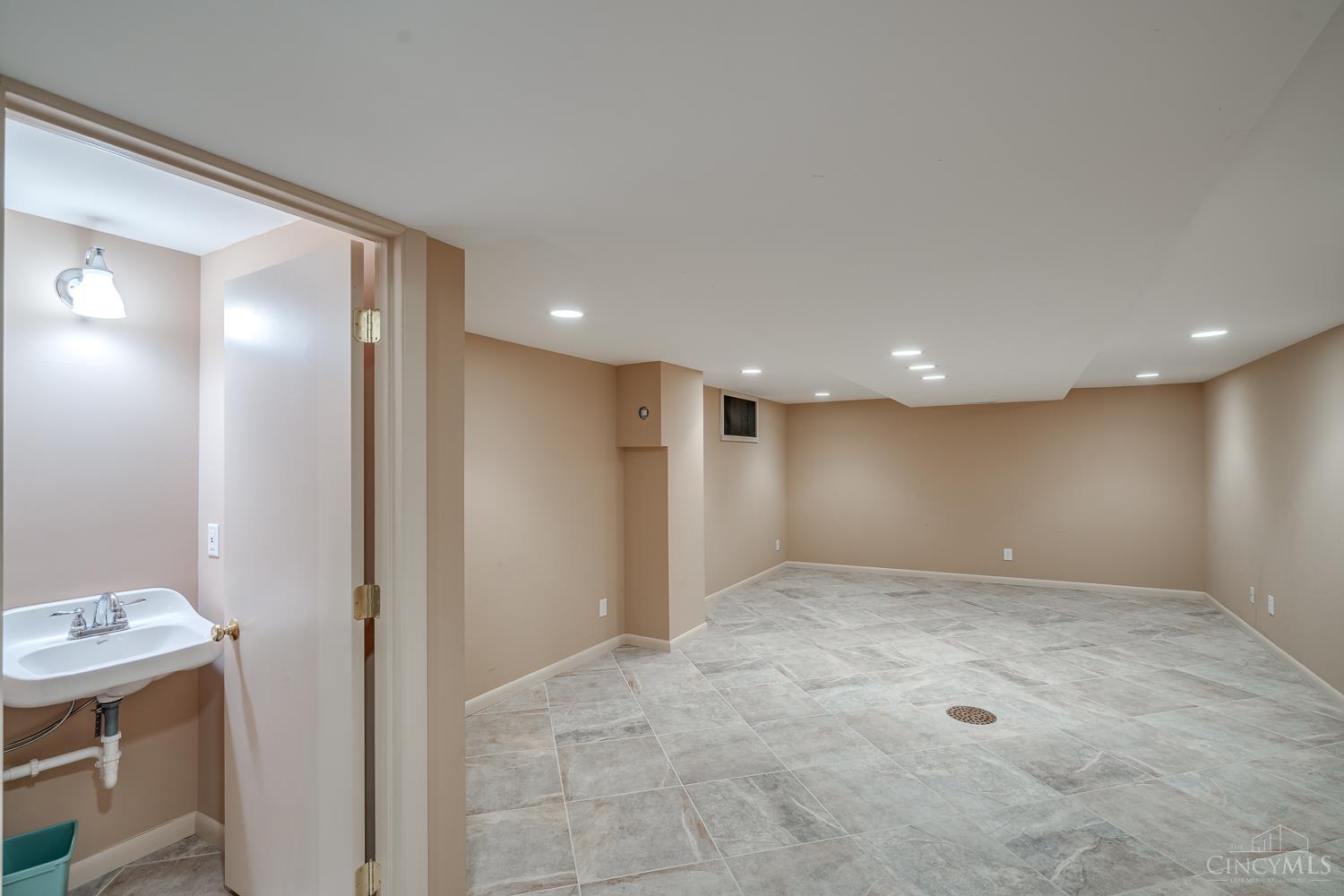 4 Lexington Circle