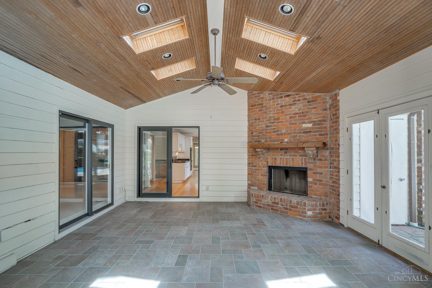 4 Lexington Circle