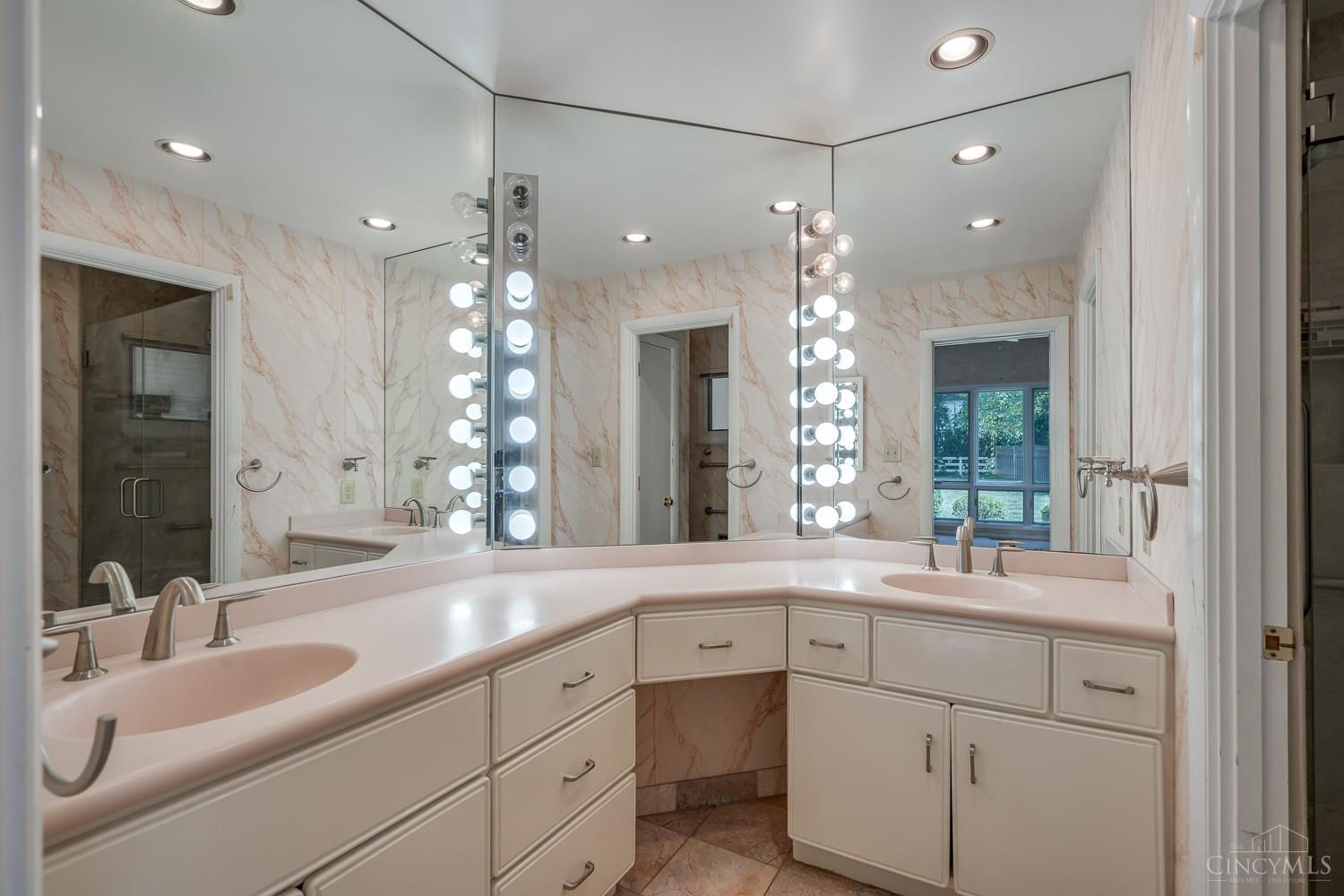 4 Lexington Circle
