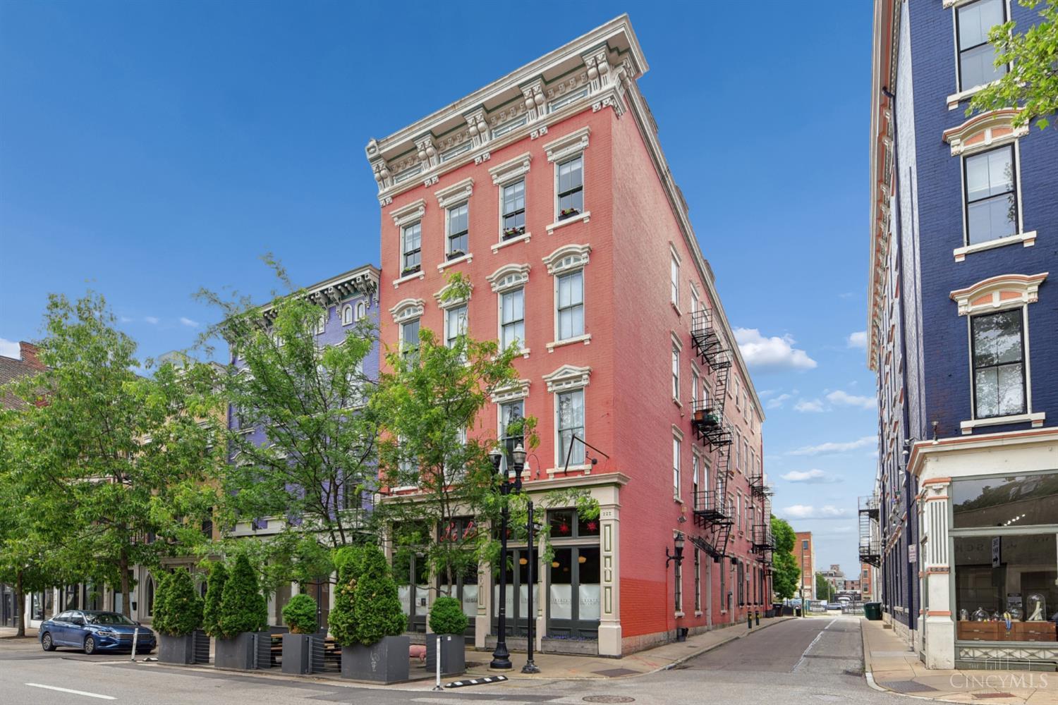 1427 Main Street 1