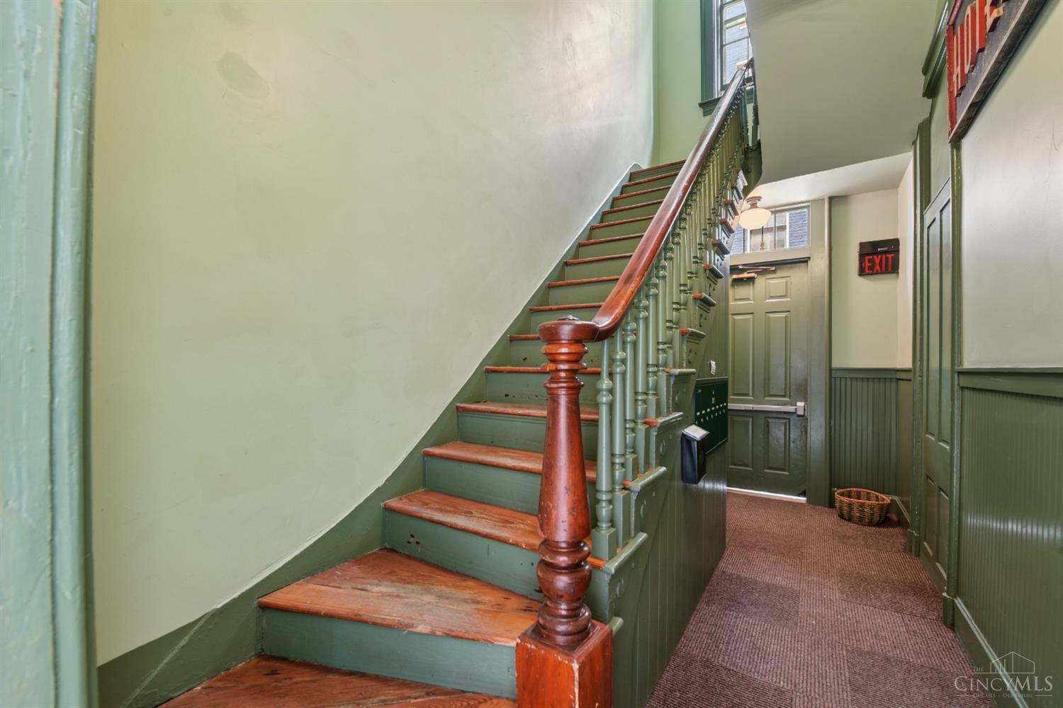 1427 Main Street 1