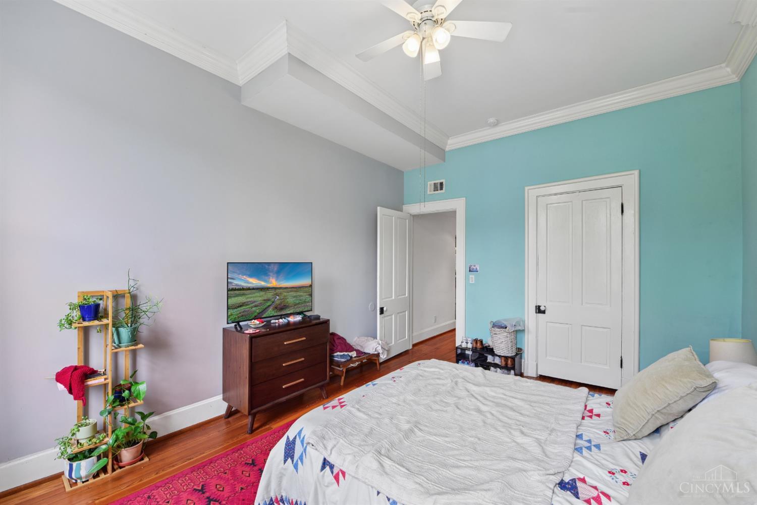 1427 Main Street 1