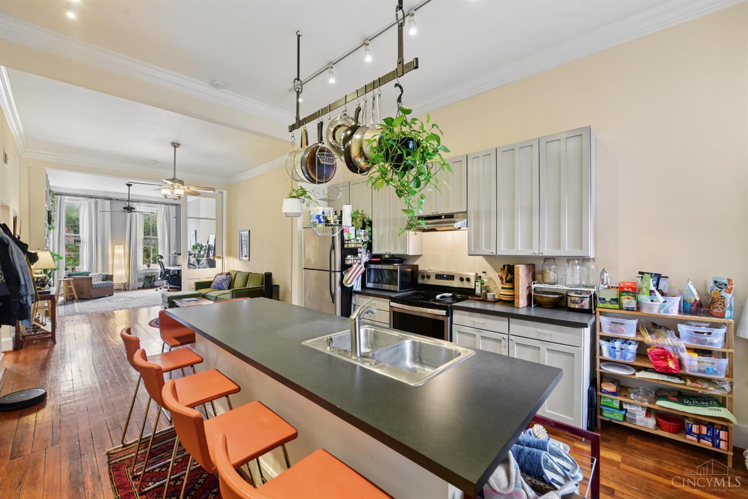 1427 Main Street 1