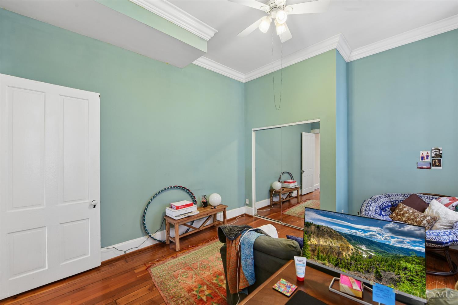 1427 Main Street 1