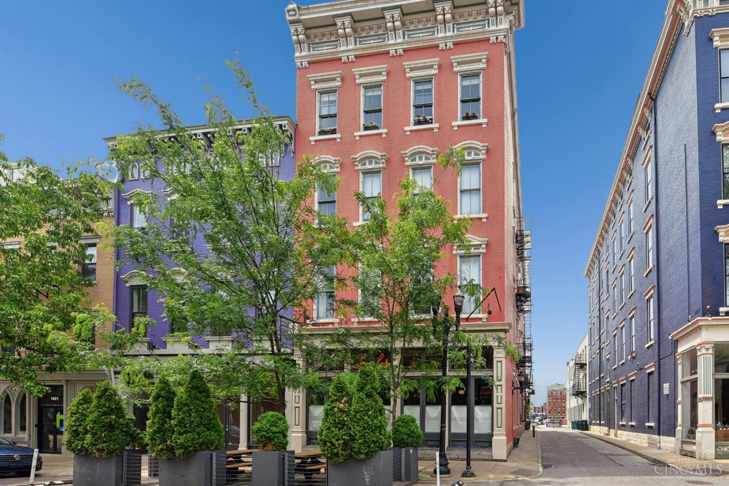 1427 Main Street 1
