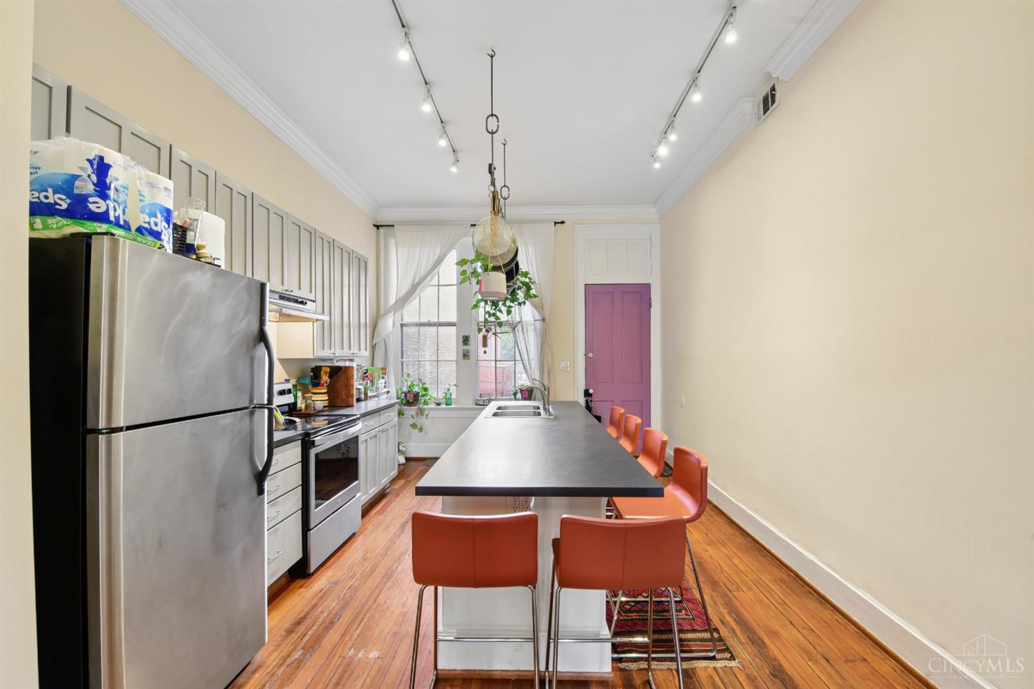 1427 Main Street 1