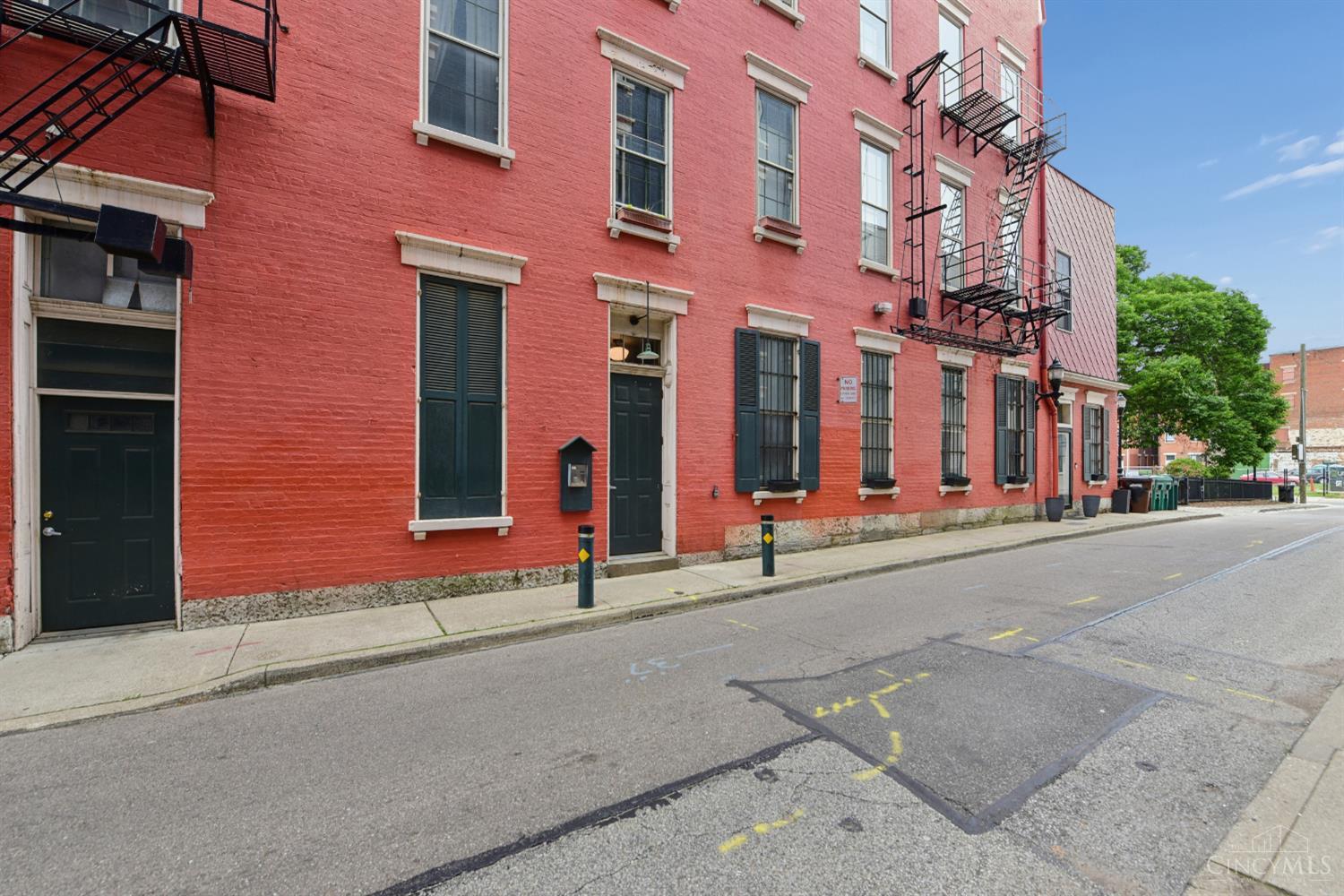 1427 Main Street 1