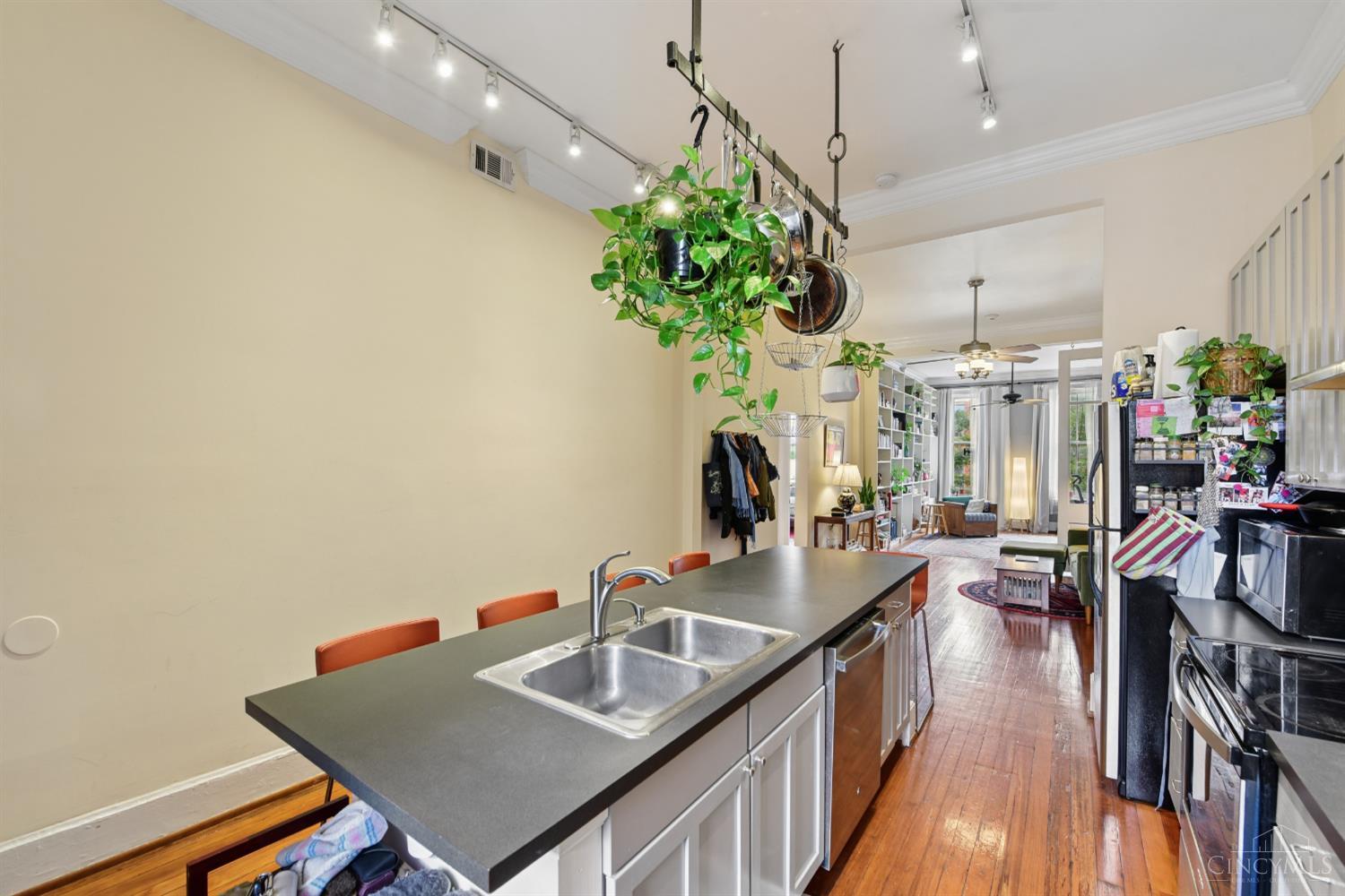1427 Main Street 1