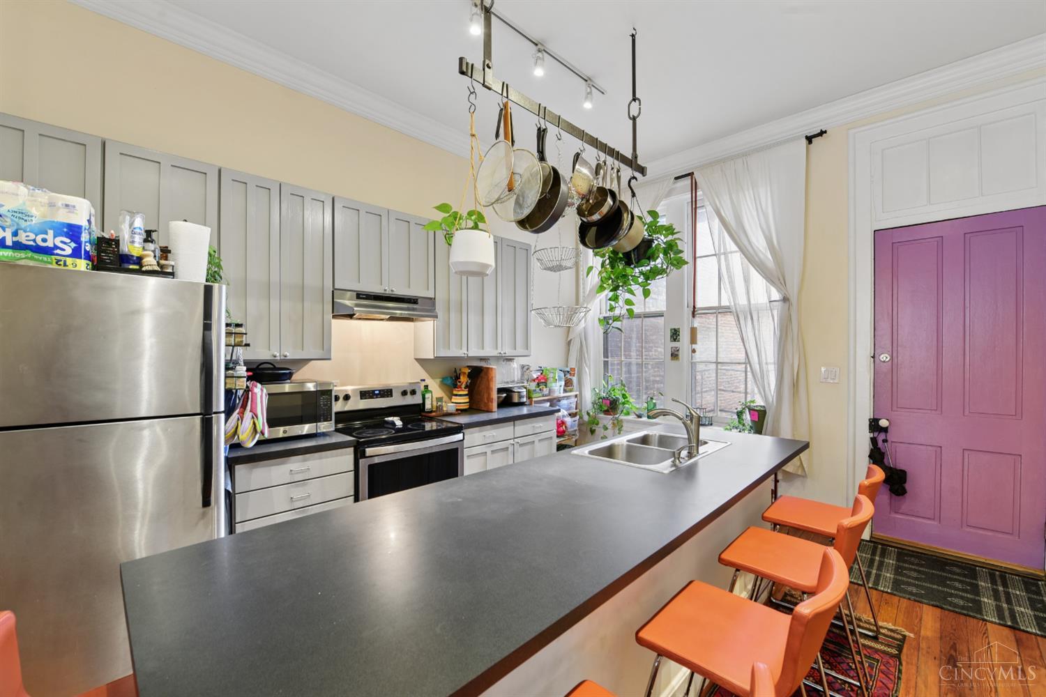 1427 Main Street 1