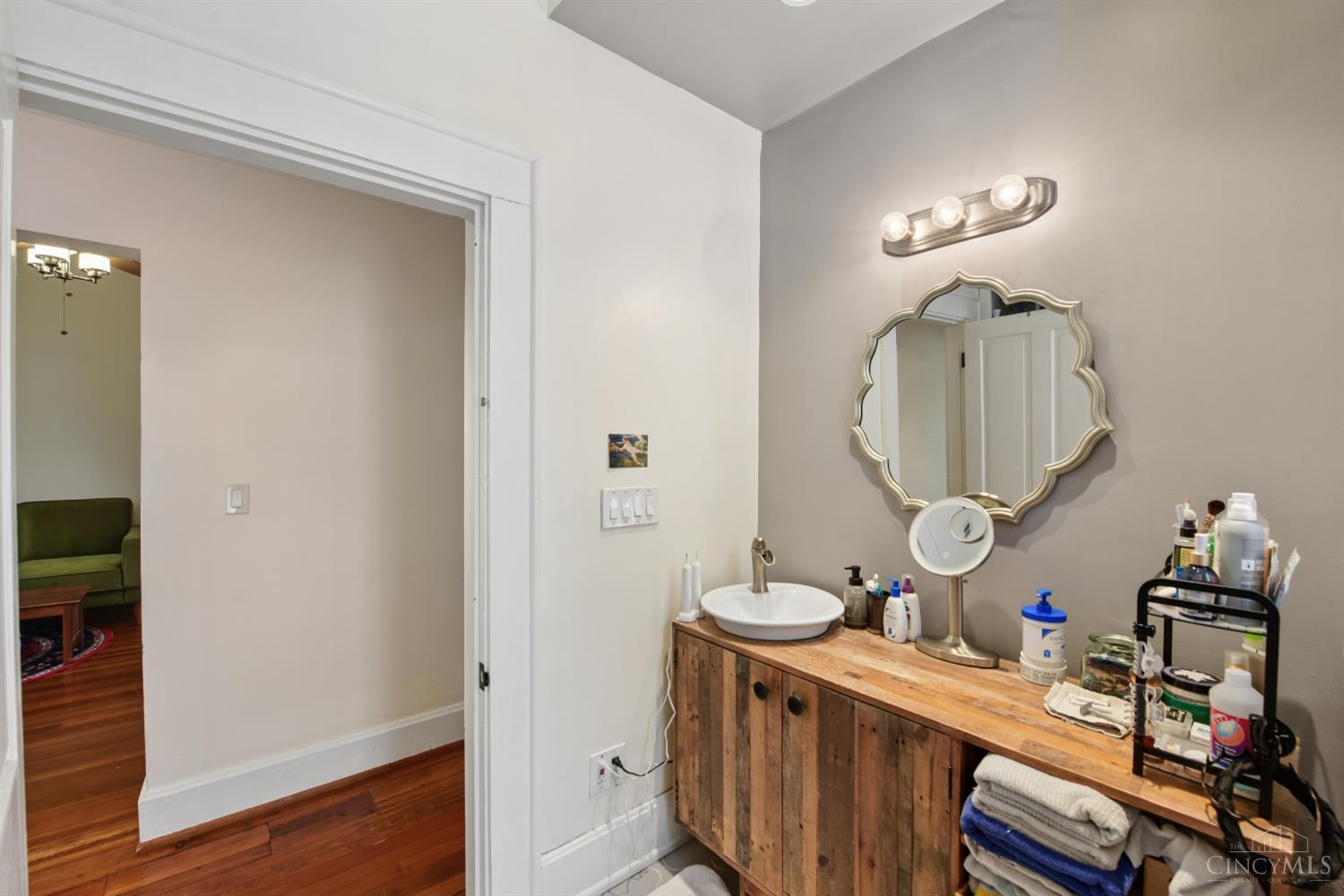 1427 Main Street 1