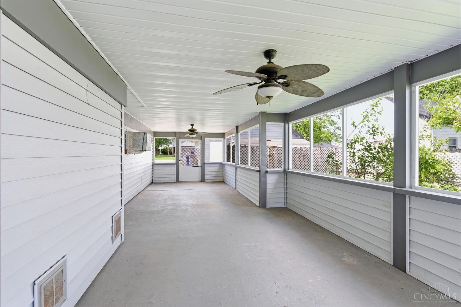 1290 Main Street