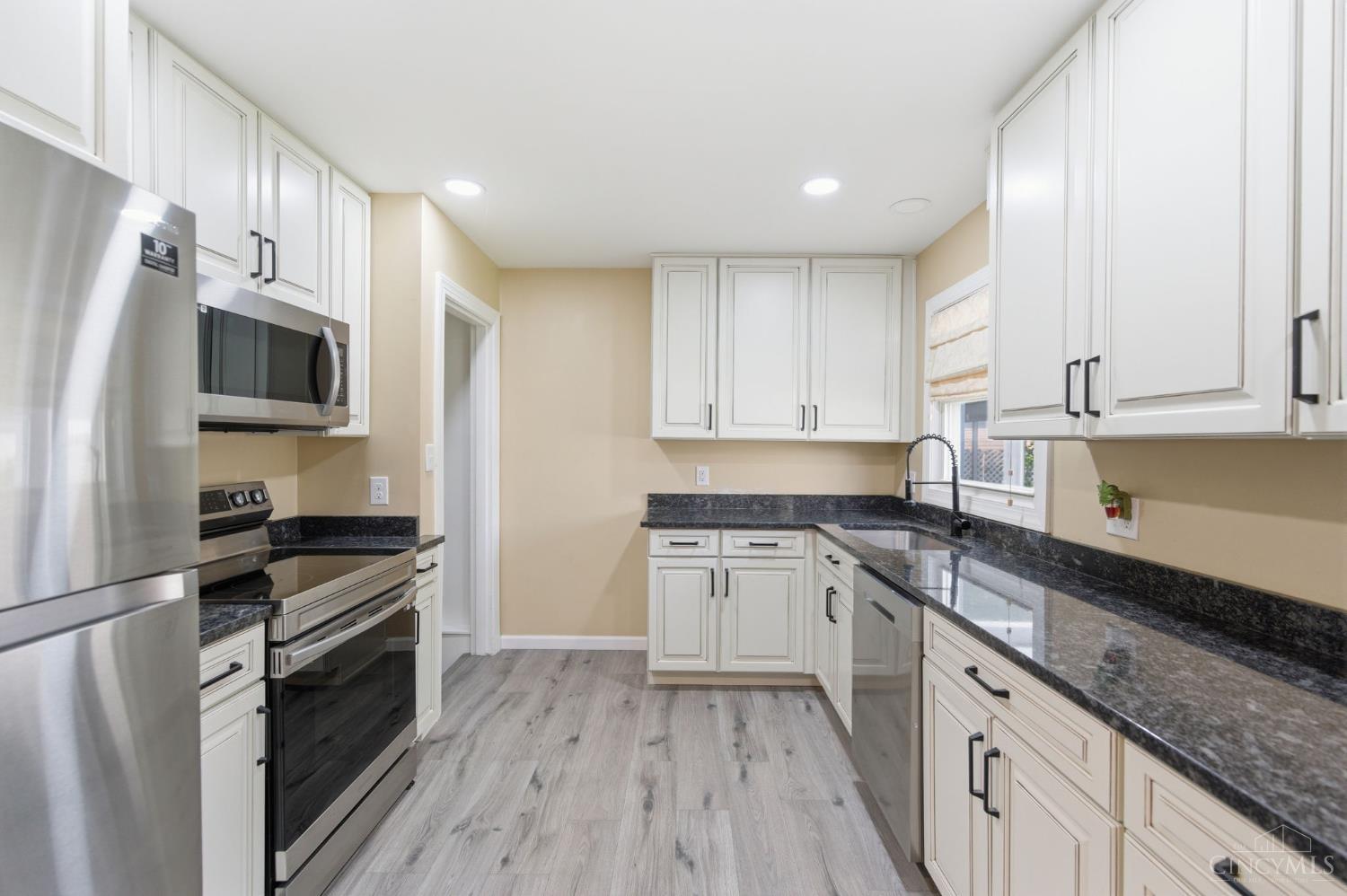 1290 Main Street
